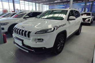Jeep 自由光 2020款 2.0L 两驱经典运动版