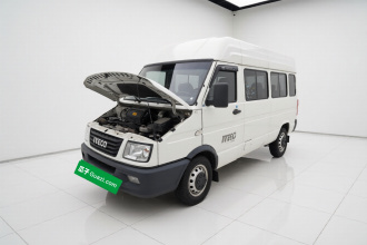 依维柯得意 2022款 2.5T A37 M1客车5-9座长轴中顶双胎侧拉门