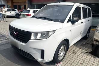 五菱汽车 五菱宏光PLUS 2020款 1.5L 手动标准型 7座