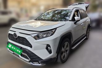 丰田 RAV4荣放 2021款 2.0L CVT两驱风尚PLUS版