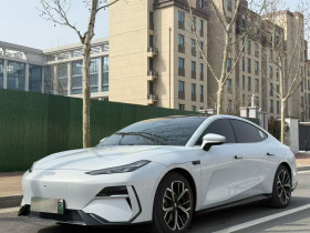 吉利银河 银河E8 2025款 700km 远航智驾版