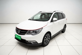 宝骏730 2014款 1.5L 手动豪华导航ESP版 7座