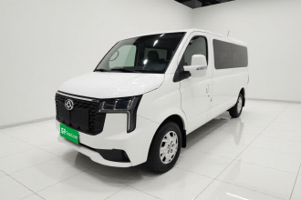 上汽大通MAXUS 新途V80 2025款 PRO傲运通 2.0T 手动长轴超低顶 6/7/8/9座