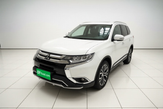 三菱 欧蓝德 2018款 2.4L 四驱精英版 5座