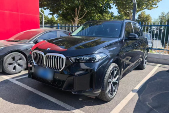 宝马X5 2023款 xDrive 30Li 尊享型M运动曜夜套装
