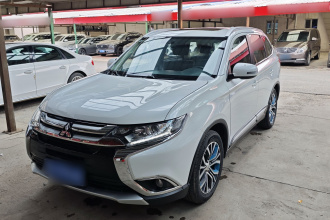 三菱 欧蓝德 2018款 2.0L 两驱荣耀版 5座