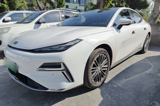 吉利银河 银河星耀8 2025款 130km EM-i 尊享版