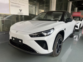 哪吒汽车 哪吒L 2024款 增程 310 闪充红衣版