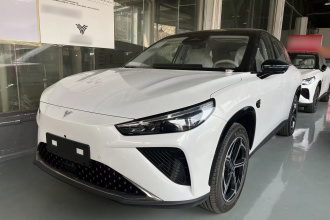 哪吒汽车 哪吒L 2024款 增程 310 闪充红衣版