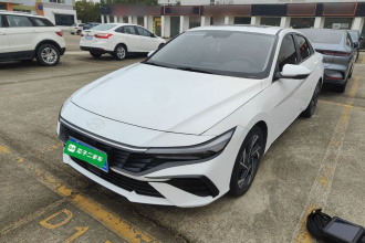 现代 伊兰特 2023款 1.5L CVT LUX尊贵版