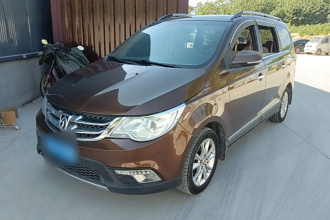 宝骏730 2014款 1.5L 手动豪华导航ESP版 7座