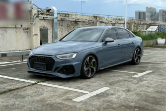 奥迪A4L 2022款 40 TFSI quattro RS套件燃速型