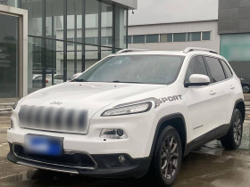 Jeep 自由光 2020款 2.0L 两驱经典运动版