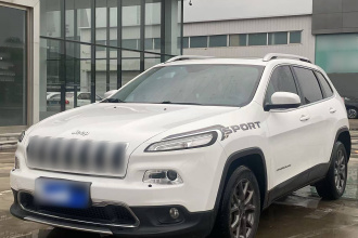 Jeep 自由光 2020款 2.0L 两驱经典运动版