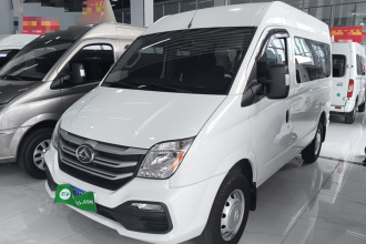 上汽大通MAXUS 新途V80 2023款 2.0T AMT经典傲运通短轴中顶5/6座