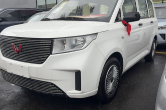 五菱汽车 五菱宏光PLUS 2020款 1.5L 手动标准型 7座