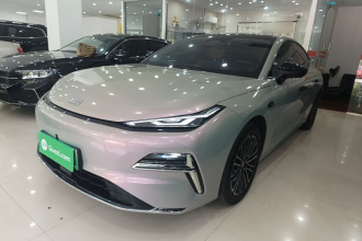 吉利银河 银河星耀8 2025款 130km EM-i 尊贵版