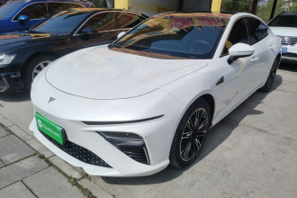 哪吒汽车 哪吒S 2022款 增程版 1160km 后驱中版