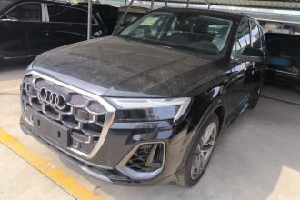 奥迪Q7 2025款 55 TFSI quattro S line运动型