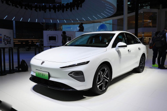 荣威D7 2025款 DMH 125km 世界冠军卓越版