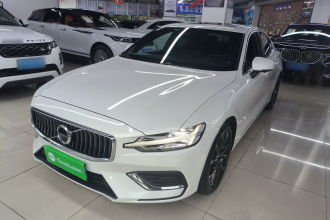 沃尔沃S60 2022款 B4 智逸豪华版