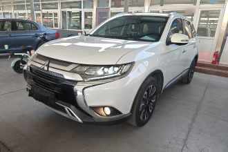 三菱 欧蓝德 2020款 2.4L 四驱致享版 7座