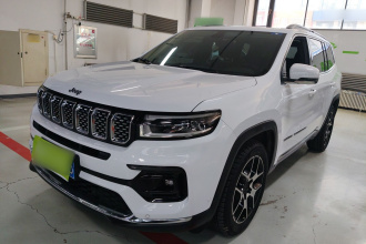 Jeep 大指挥官 2022款 2.0T 两驱豪华版