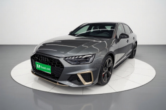 奥迪A4L 2024款 40 TFSI quattro RS套件燃速型