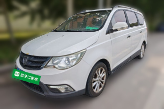 宝骏730 2014款 1.5L 手动豪华导航ESP版 7座