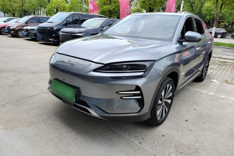 比亚迪 宋PLUS新能源 2024款 荣耀版 EV 520km 尊贵型