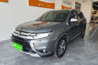 三菱 欧蓝德 2016款 2.4L 四驱精英版 5座