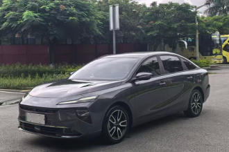 荣威D6 2025款 450km 尊享版