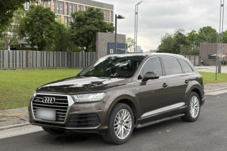奥迪Q7 2016款 45 TFSI S line运动型