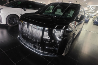 极氪009 2024款 七座过道版四驱 108kWh