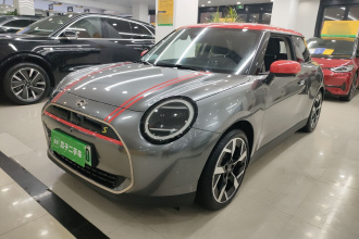 电动MINI COOPER 2024款 452km COOPER SE 艺术家