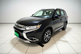 三菱 欧蓝德 2018款 2.0L 两驱荣耀版 5座