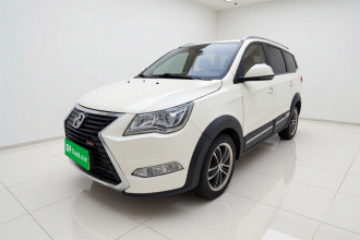 北汽威旺M60 2017款 1.5L 手动铂金版