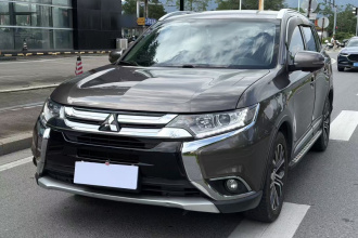 三菱 欧蓝德 2018款 2.0L 两驱荣耀版 5座