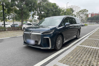 岚图汽车 岚图梦想家 2025款 PHEV 四驱旗舰鲲鹏版