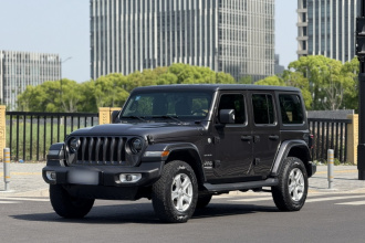 Jeep 牧马人 2019款 2.0T Sahara 四门版 国VI