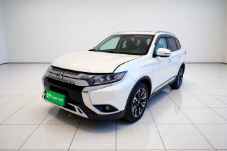 三菱 欧蓝德 2020款 2.4L 四驱致享版 5座