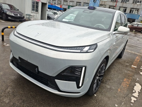 深蓝汽车 深蓝S09 2025款 四驱Ultra+ 高定版