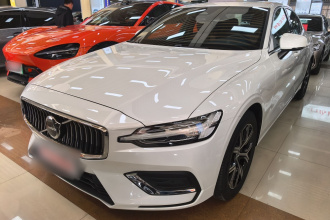 沃尔沃S60 2025款 B4 智逸豪华版