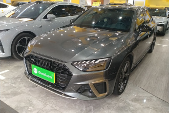 奥迪A4L 2024款 40 TFSI quattro RS套件燃速型