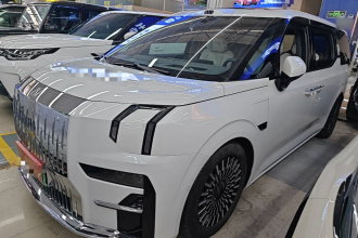 极氪009 2024款 七座过道版四驱 108kWh