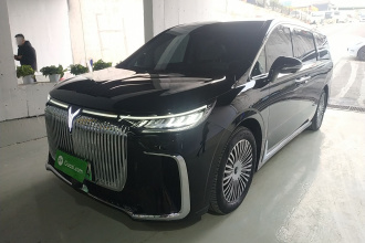 岚图汽车 岚图梦想家 2025款 PHEV 四驱尊贵鲲鹏版