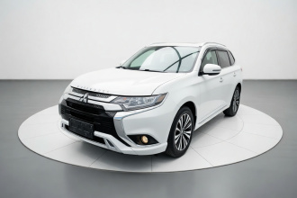 三菱 欧蓝德 2021款 2.0L 两驱畅享版 5座