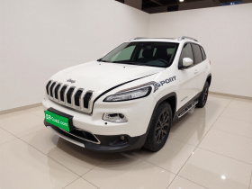 Jeep 自由光 2020款 2.0L 两驱经典运动版