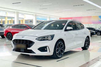 福特 福克斯 2020款 三厢 EcoBoost 180 自动ST Line