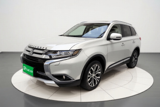 三菱 欧蓝德 2016款 2.4L 四驱精英版 5座